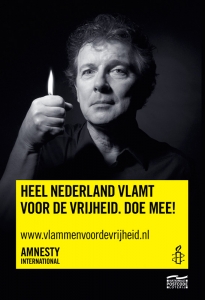 Nederland. Op 10 december bestaat de Universele Verklaring van de Rechten van de Mens 60 jaar. Voor Amnesty International aanleiding om een grootscheepse campagne te voeren onder het motto ÔVlammen voor de VrijheidÕ. Met belangeloze medewerking van 13 bekende Nederlanders, worden mensen opgeroepen om op www.vlammenvoordevrijheid.nl hun vlam te ontsteken en daarmee hun solidariteit te betuigen met mensenrechtenvoorvechters in de hele wereld.